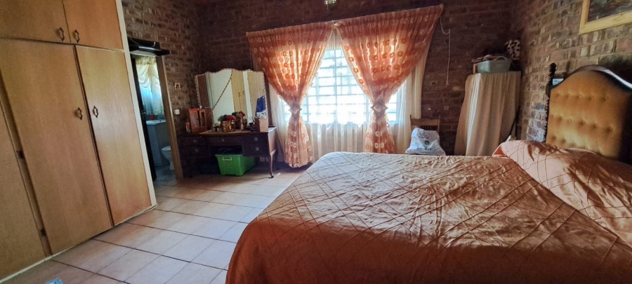 6 Bedroom Property for Sale in Schweizer Reneke North West